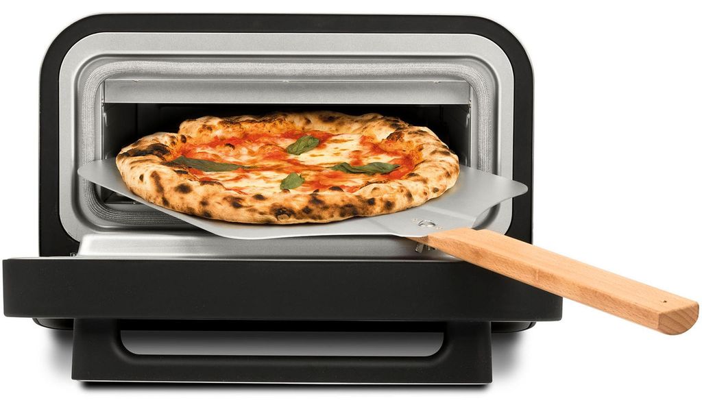 Forno pizza visto frontalmente con pizza cotta